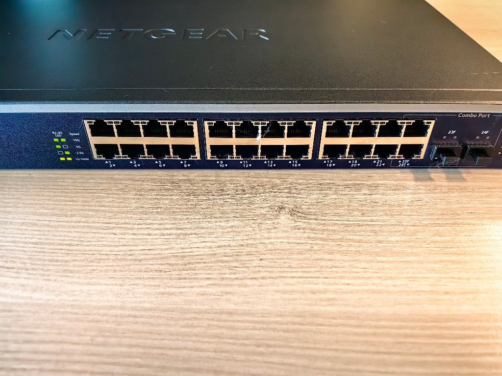 NETGEAR Switch XS724EM 24-poorts 10G, Ophalen of Verzenden, Zo goed als nieuw
