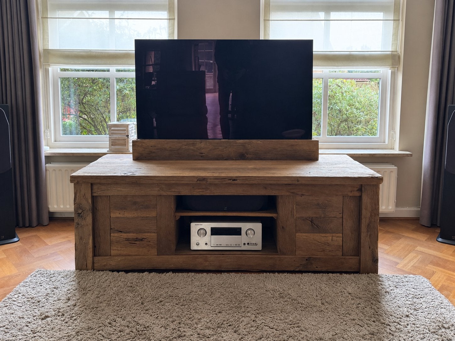 Massief eiken tv-meubel met TV Lift Boy en Philips TV, Gebruikt, 150 tot 200 cm, Eikenhout, Ophalen of Verzenden