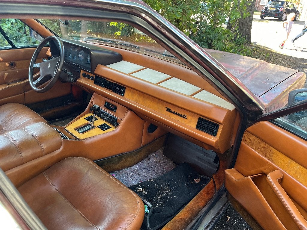 Maserati quatroporte, Achterwielaandrijving, 8 cilinders, 2000 kg, Leder