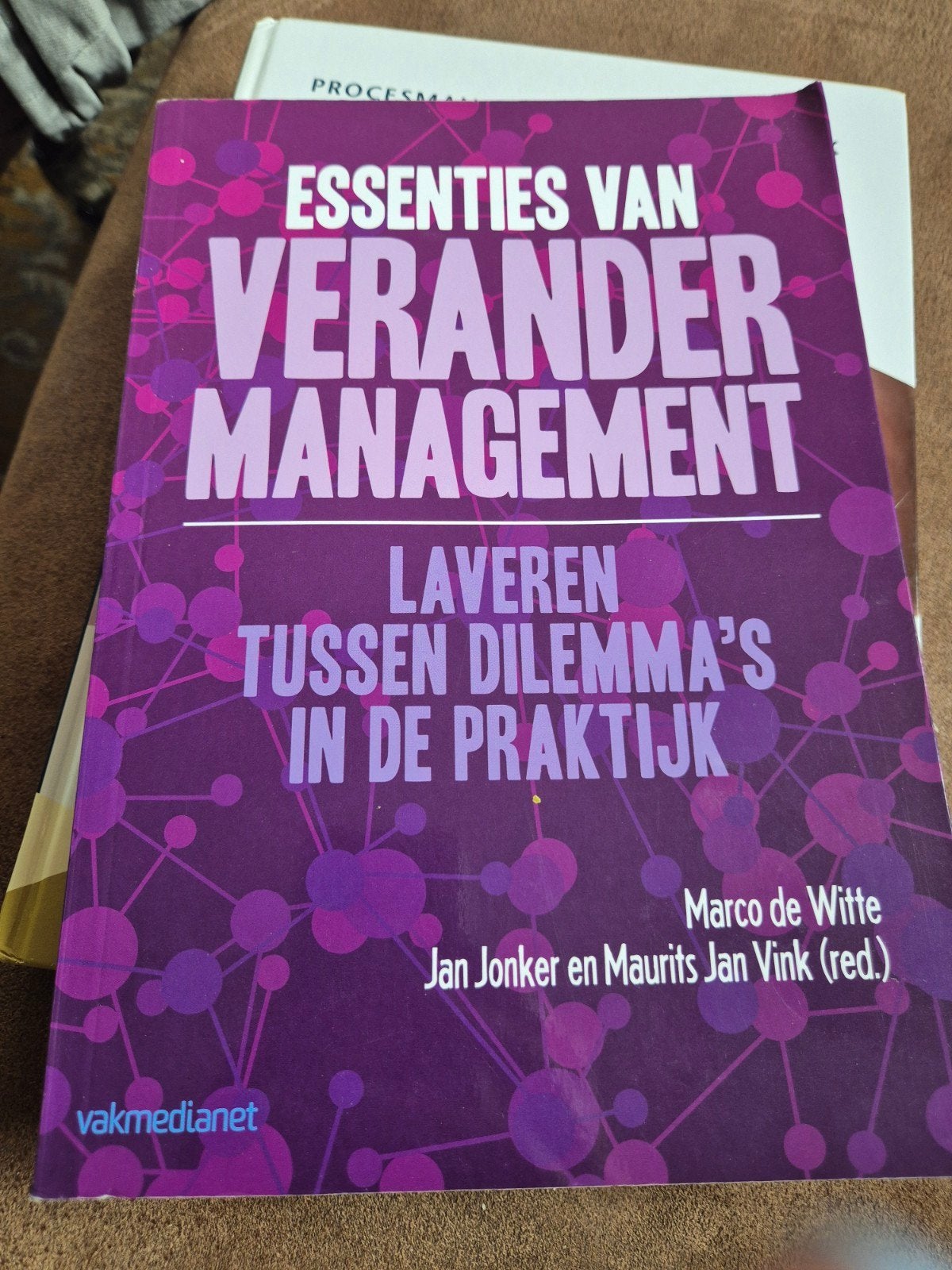Essenties van Verandermanagement: Laveren tussen dilemma's, Ophalen of Verzenden, Gelezen, Management, Marco de Witte, Jan Jonker en Maurits Jan Vink (red.)
