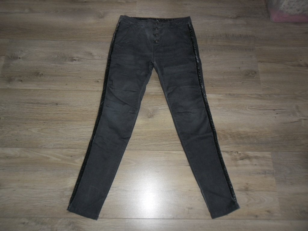 Bianco Grijze Lange Broek Met Donkergrijze Bies Maat 38, Kleding | Dames, Bianco, Ophalen of Verzenden, Zo goed als nieuw, W30 - W32 (confectie 38/40)