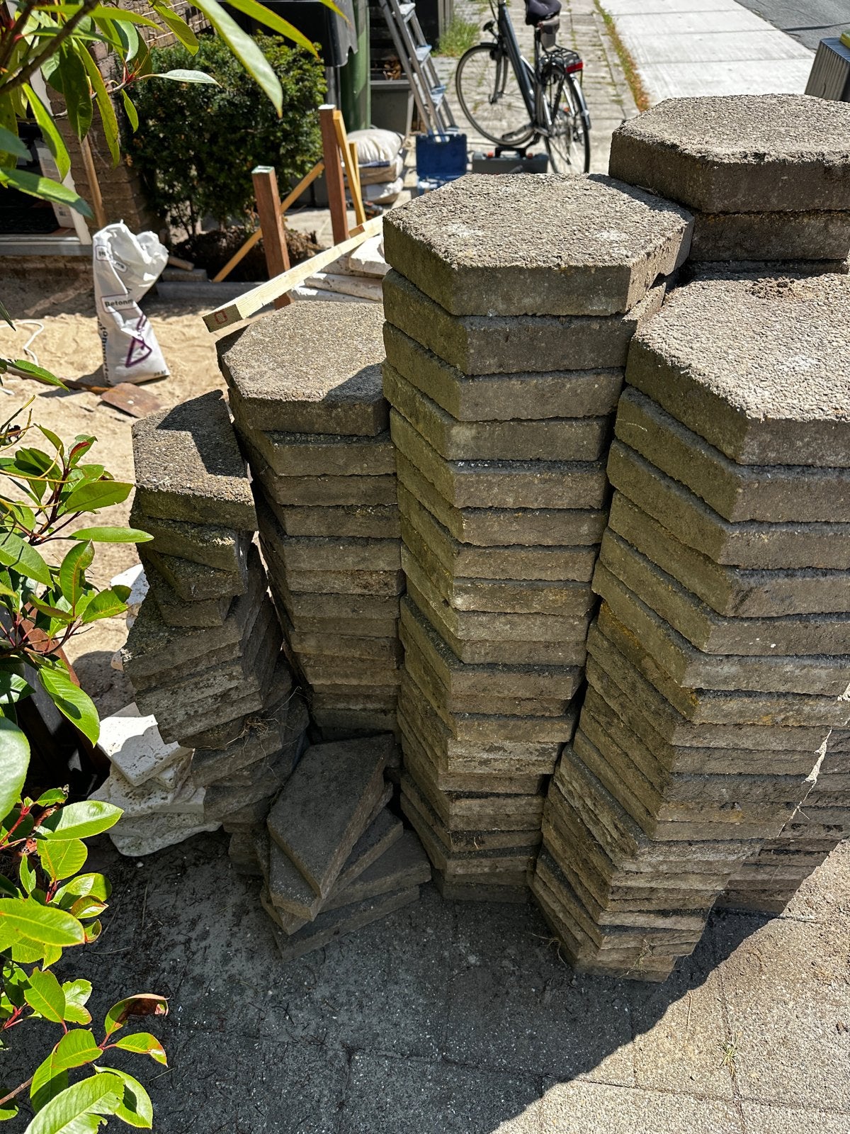 Zeshoekige tegels, ca. 6-7 m2, gratis af te halen, Tuin en Terras, Tegels en Klinkers, Ophalen, Gebruikt, 5 tot 10 m², Beton