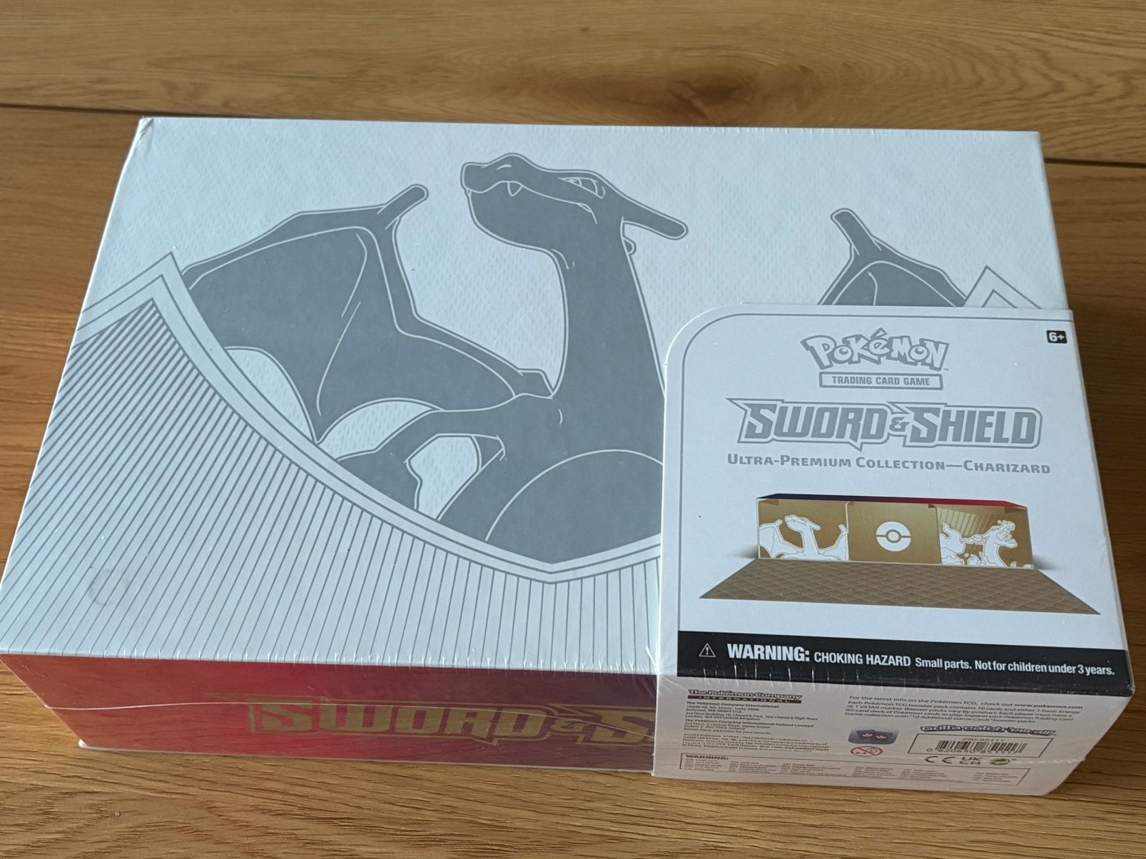 Charizard Ultra Premium Collection Box 2022 – Pokemon, Ophalen of Verzenden, Zo goed als nieuw