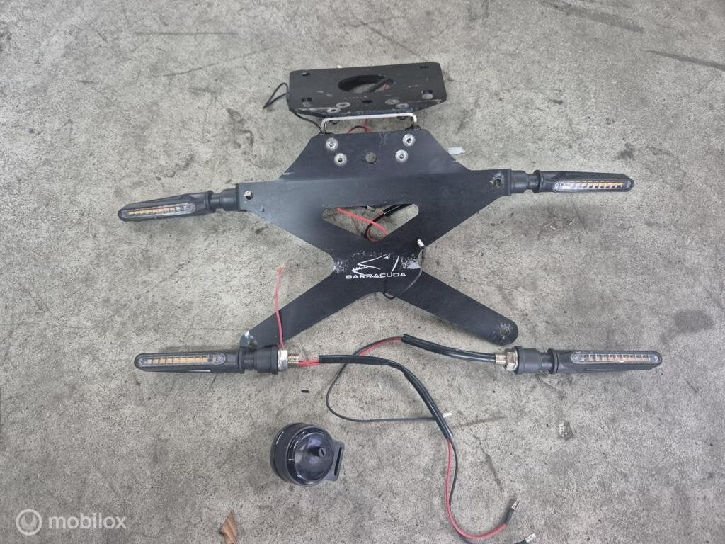 Kentekenplaathouder led knipperlichten Monster achterkant, Gebruikt, Factorystore.service@ducati.com, Ophalen of Verzenden, Via Antonio Cavalieri Ducati, 74/5, 74/6, 40132 Bologna BO