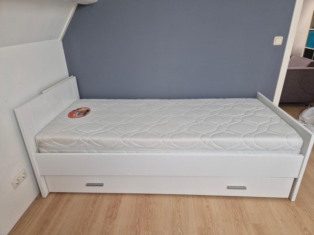 Bopita bed 90x200 cm met uitschuifbaar onderbed en matrassen, Ophalen, Gebruikt, 90 cm, Eenpersoons