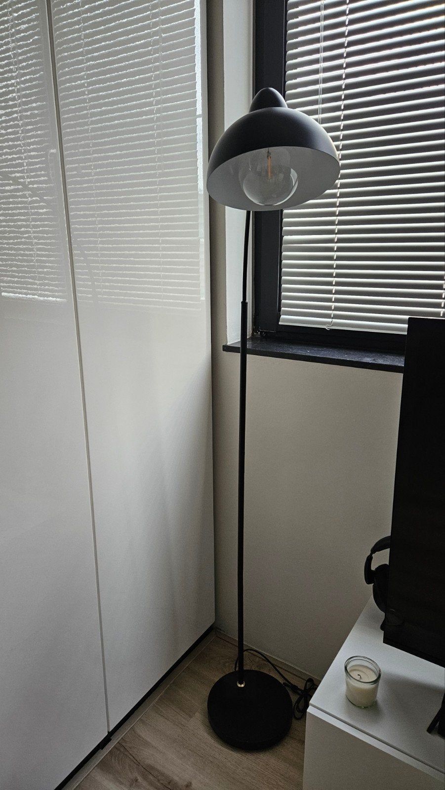 JYSK Hugo vloerlamp H154 (excl. of incl. E27 lamp), Huis en Inrichting, Lampen | Vloerlampen, Ophalen, E27 (groot), Zo goed als nieuw