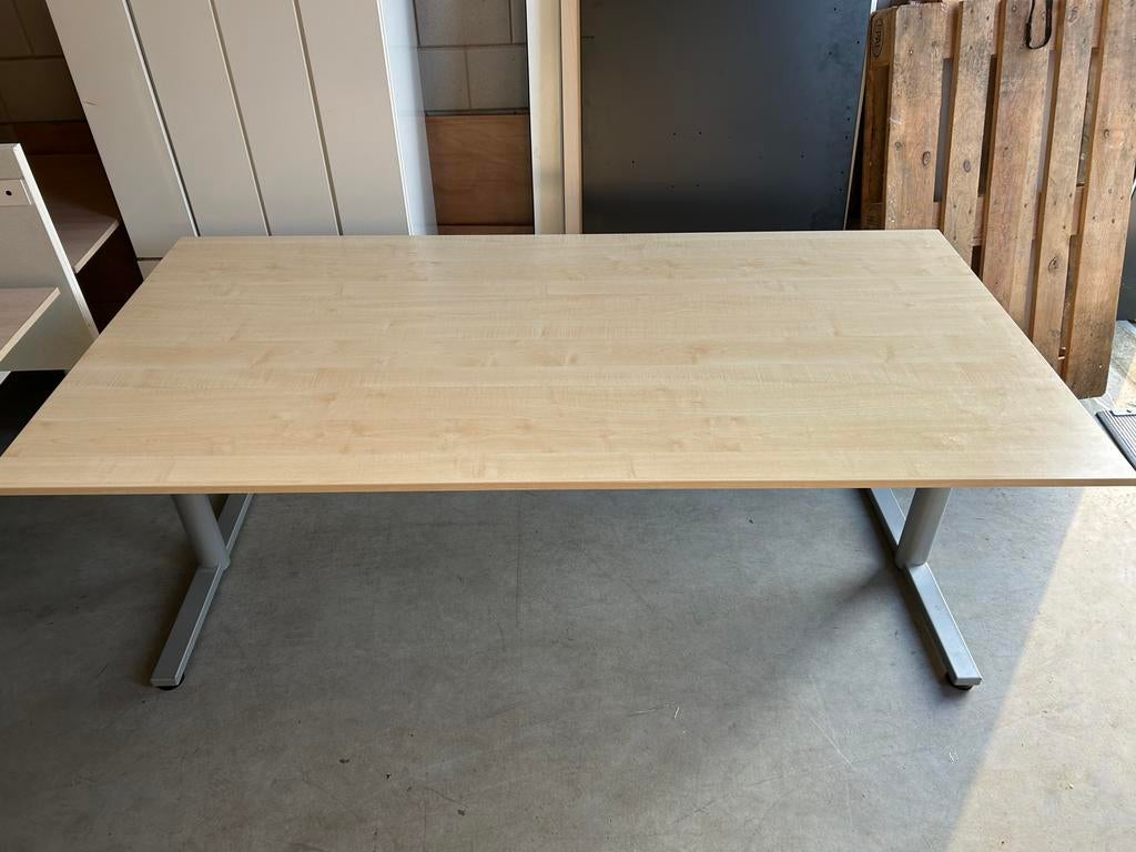 Gispen bureau 200x100cm, Ophalen, In hoogte verstelbaar, Zo goed als nieuw