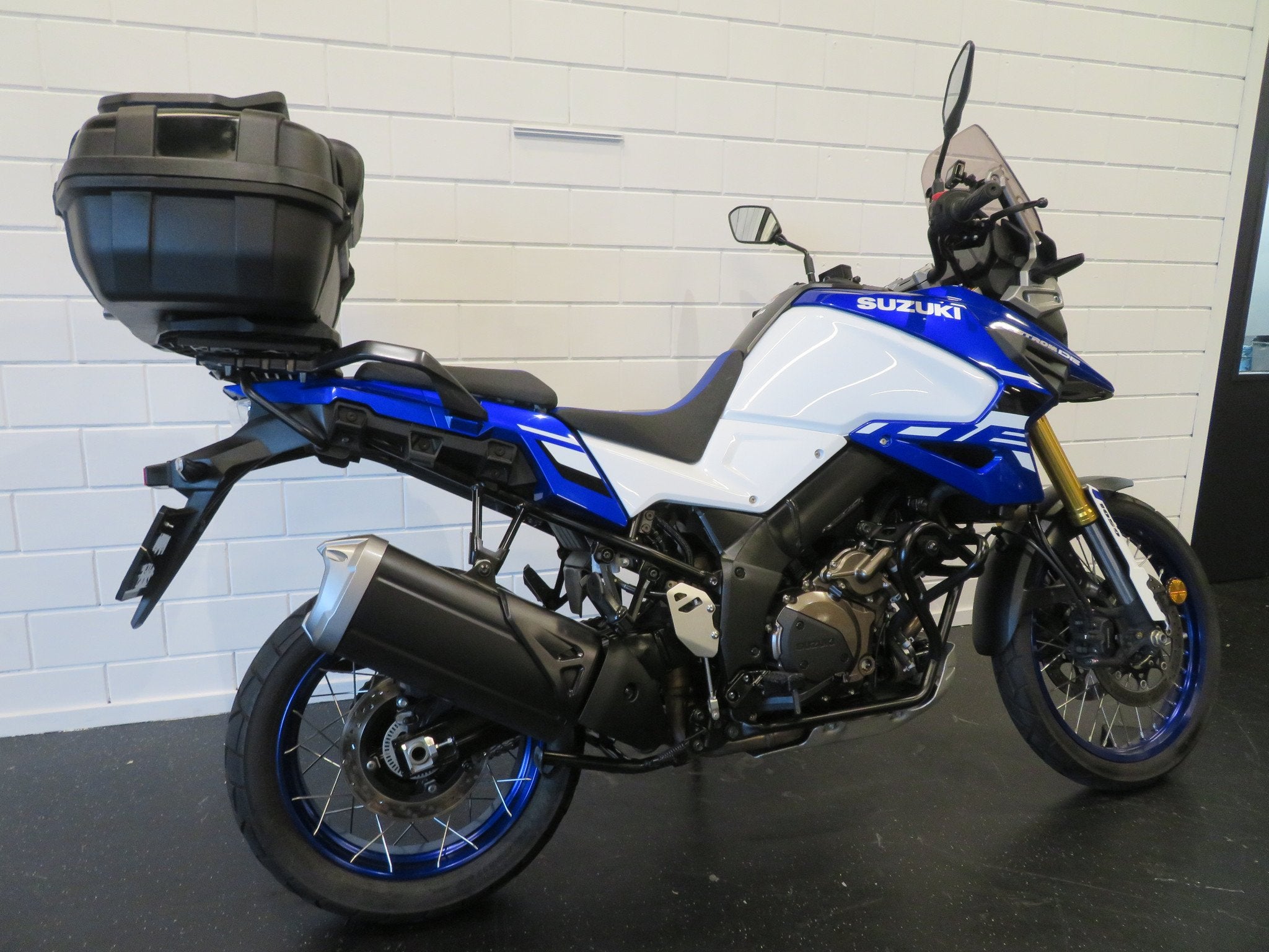 Suzuki DL 1050 V-STROM NIEUWSTAAT! (bj 2024), Motoren, Bedrijf, Toermotor, 1037 cc