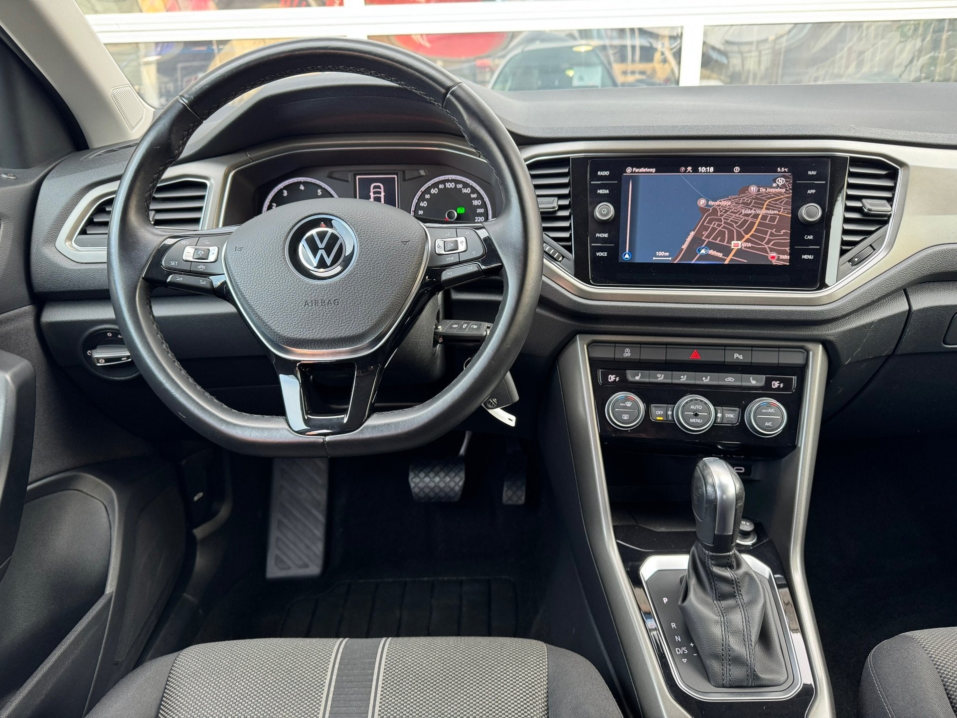 Volkswagen T-Roc 1.5 TSI Sport Automaat|Trekhaak|Camera|Appl, Auto's, Volkswagen, Stof, Euro 6, 4 cilinders, Bedrijf