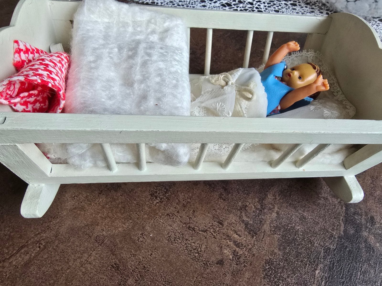 Vintage houten poppenwieg met popje -jaaren 60 / 70, Ophalen of Verzenden, Gebruikt
