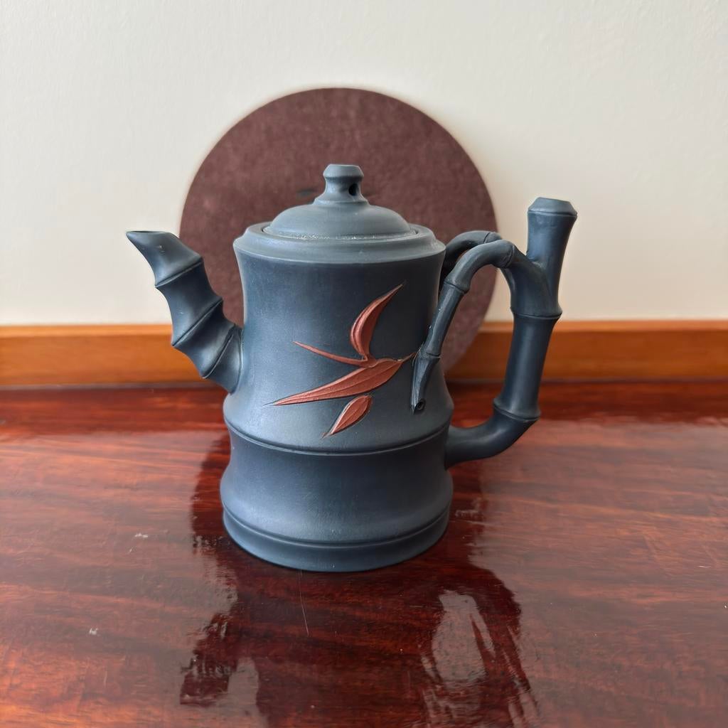Chinese theepot van blauwe klei in bamboestokvorm, Ophalen of Verzenden
