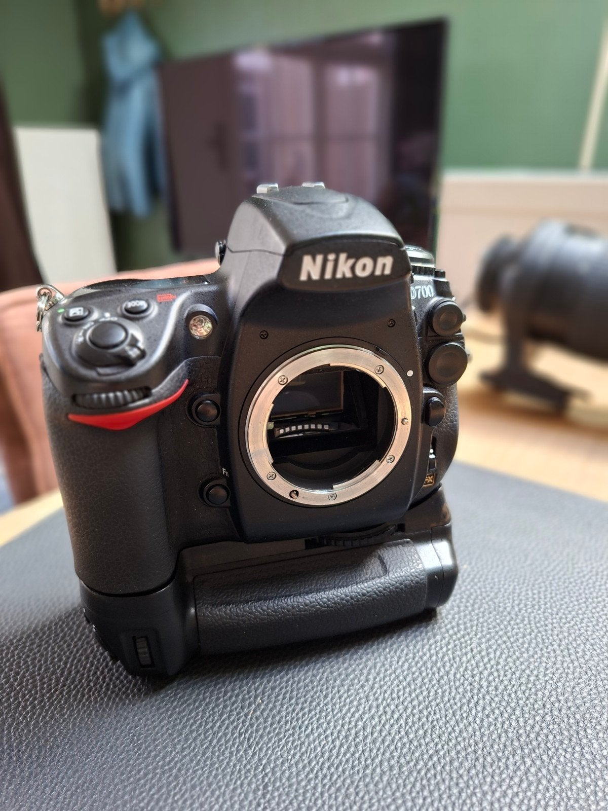 Nikon D700 Full-Frame DSLR Camera - 97.000 klicks, Ingebouwde flitser, Gebruikt, Spiegelreflex, Accu