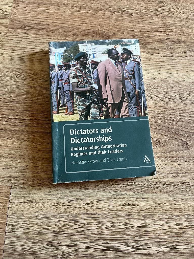 Boek Dictators and Dictatorships, Boeken, Ophalen of Verzenden, Gelezen, Natasha Ezrow and Erika Frantz, Europa