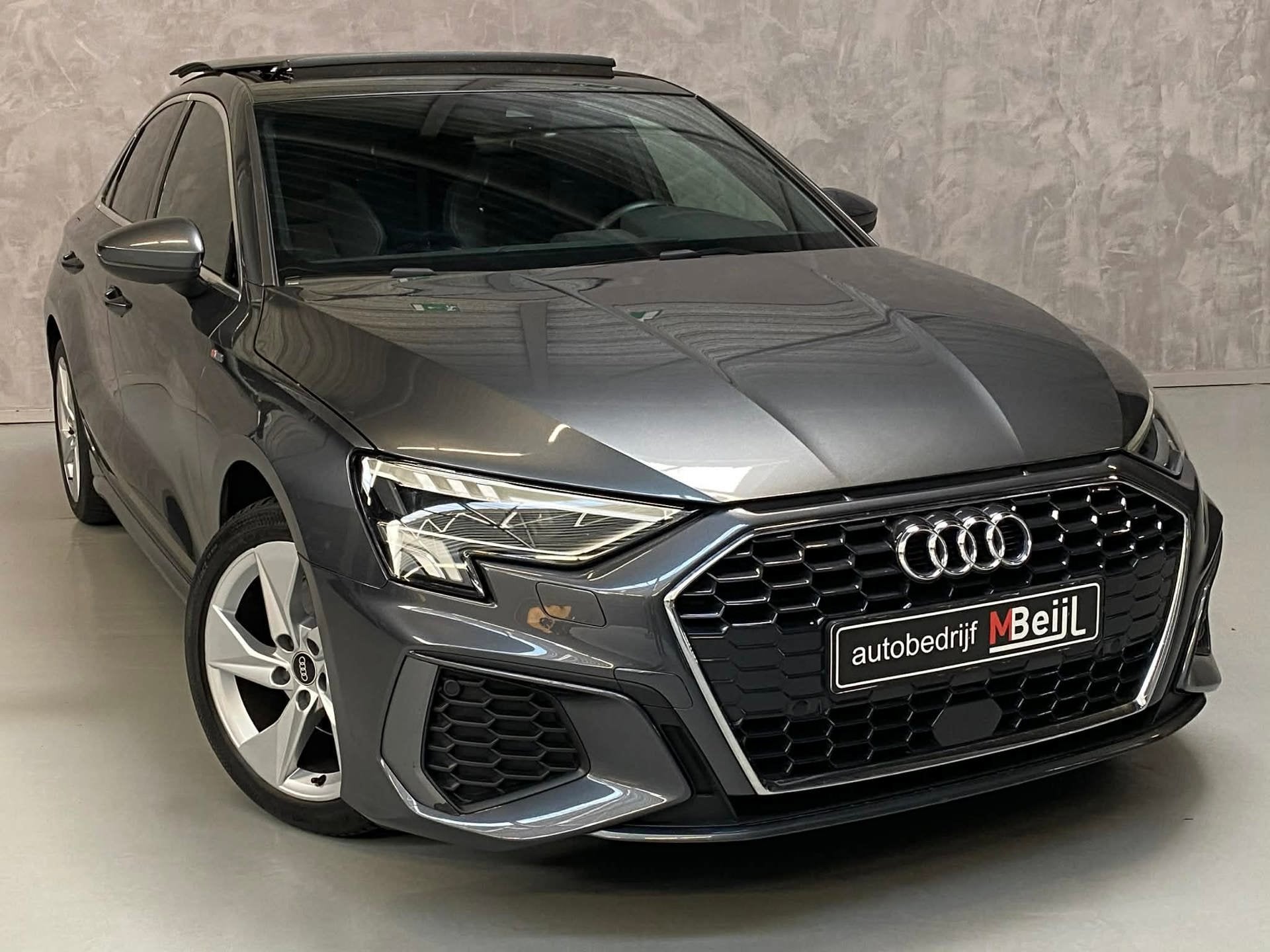 Audi A3 Limousine 30 TFSI S edition /3 X S-Line /Pano /Carpl, Gebruikt, 23 km/l, Origineel Nederlands, Bedrijf