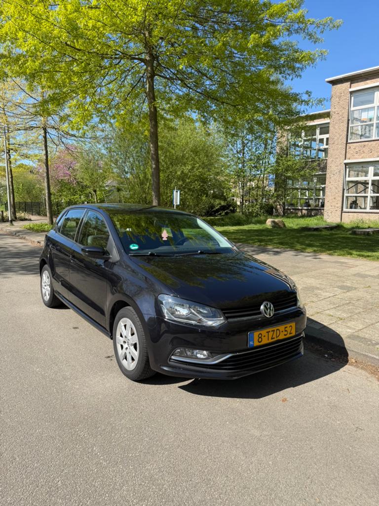 Volkswagen Polo Bluemotion 1.2 TSI 66KW 2014 Zwart, Auto's, Volkswagen, Regensensor, Stof, 40 €/maand, Zwart