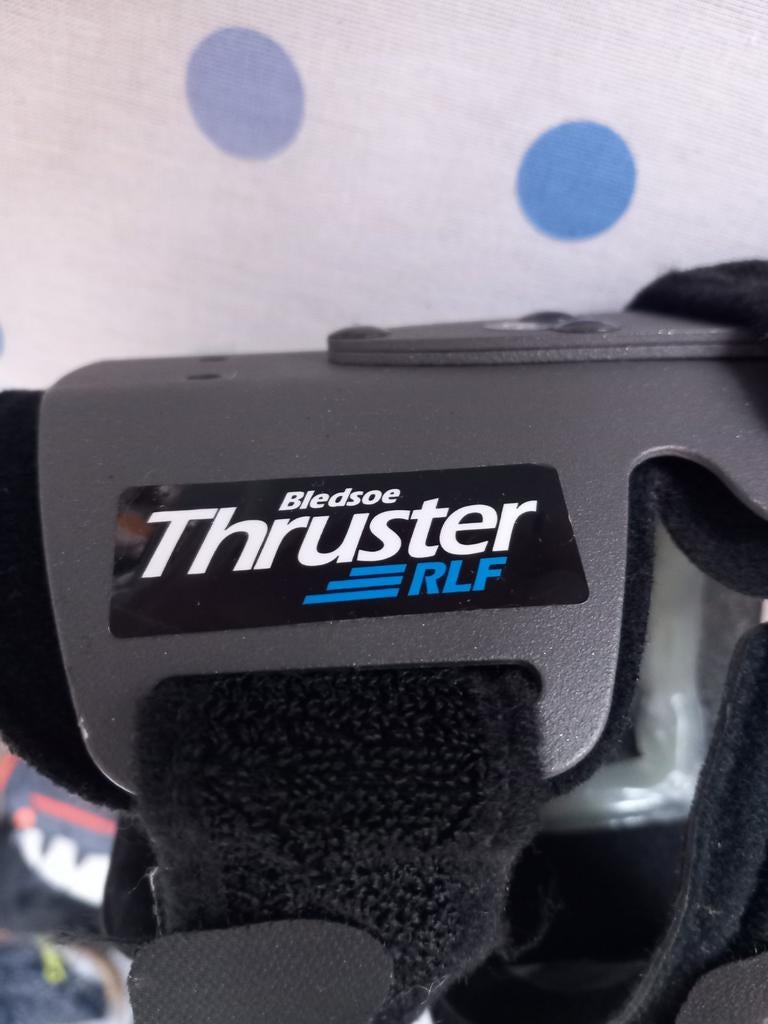 zgan. Poffessionele Bledsoe Thruster 3 XL kniebrace, Ophalen, Zo goed als nieuw