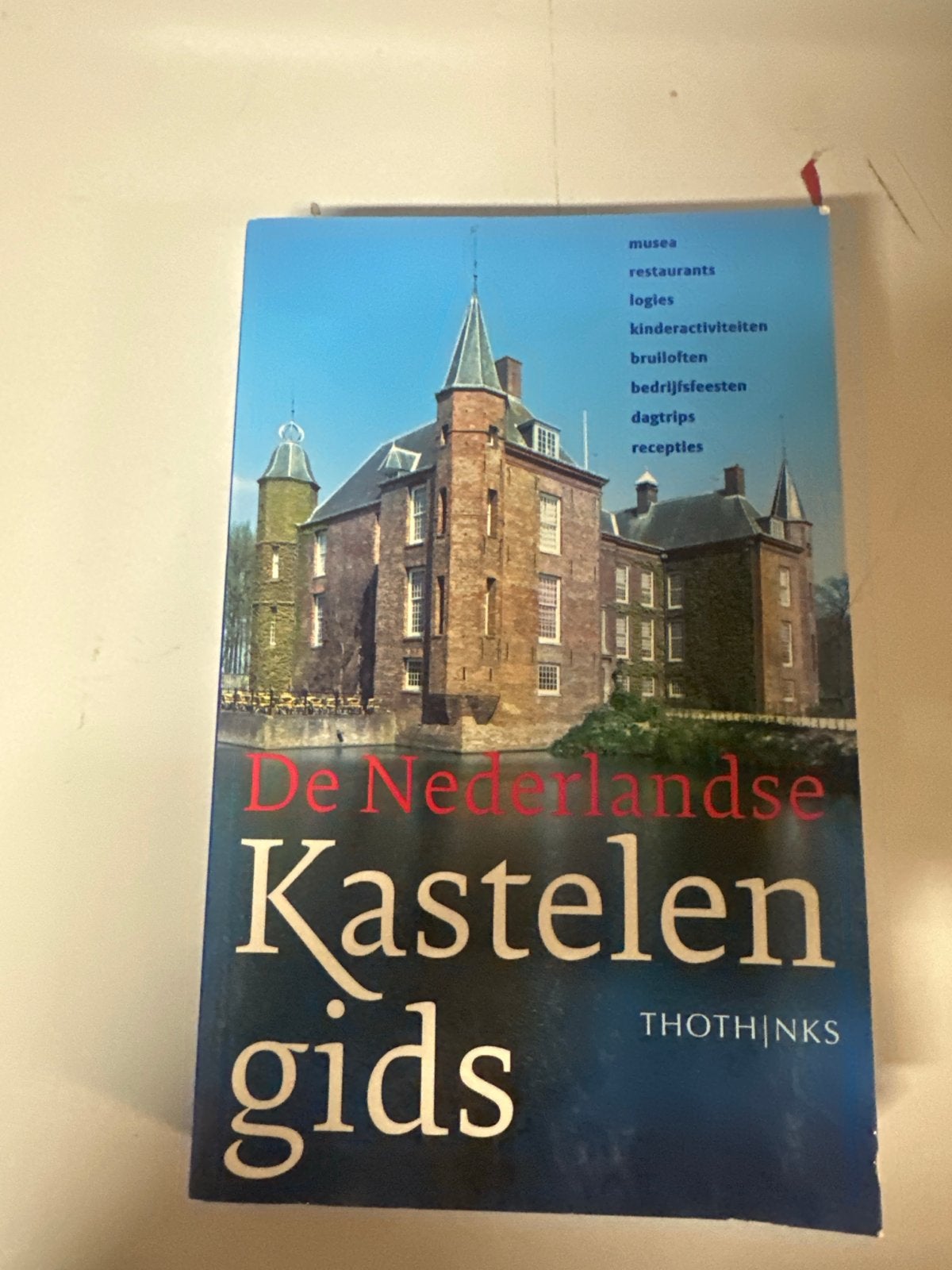 De Nederlandse Kastelen Gids - Thoth/NKS, Overige merken, Ophalen of Verzenden, Zo goed als nieuw, Reisgids of -boek