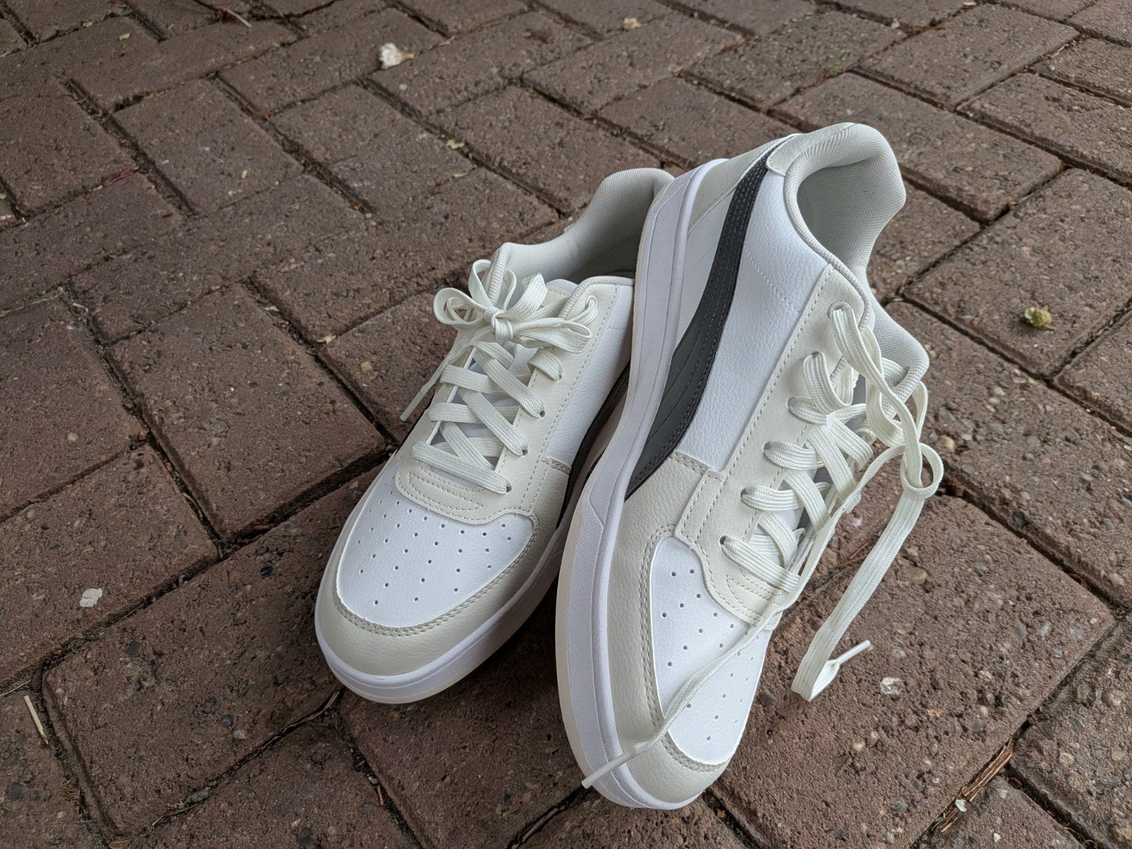 Puma sneakers maat 44 - Nieuw, Kleding | Heren, Ophalen of Verzenden, Nieuw, Puma, Sneakers of Gympen