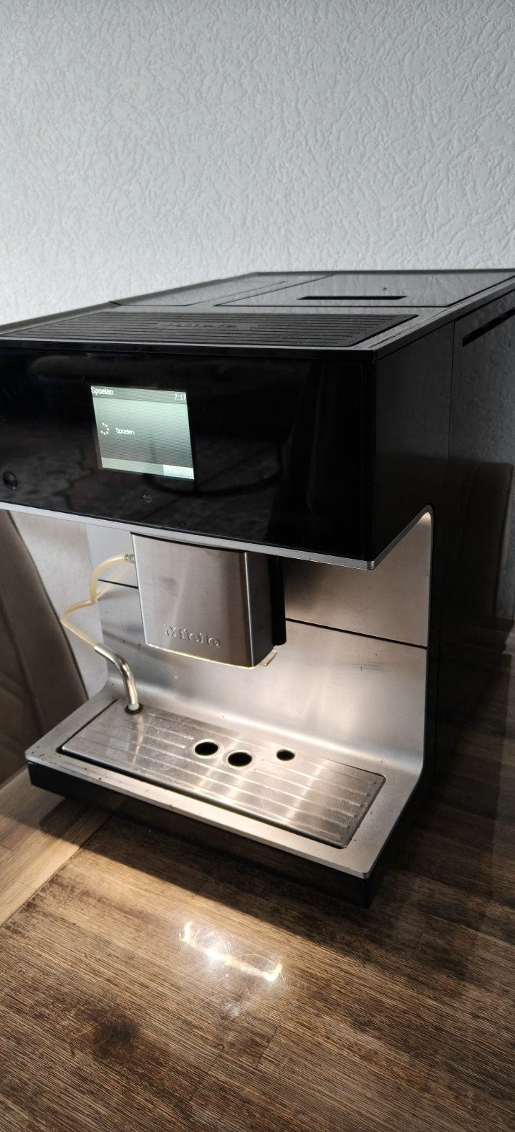 Miele CM7300 Koffiemachine, Witgoed en Apparatuur, Ophalen, Gebruikt, 10 kopjes of meer, Koffiemachine