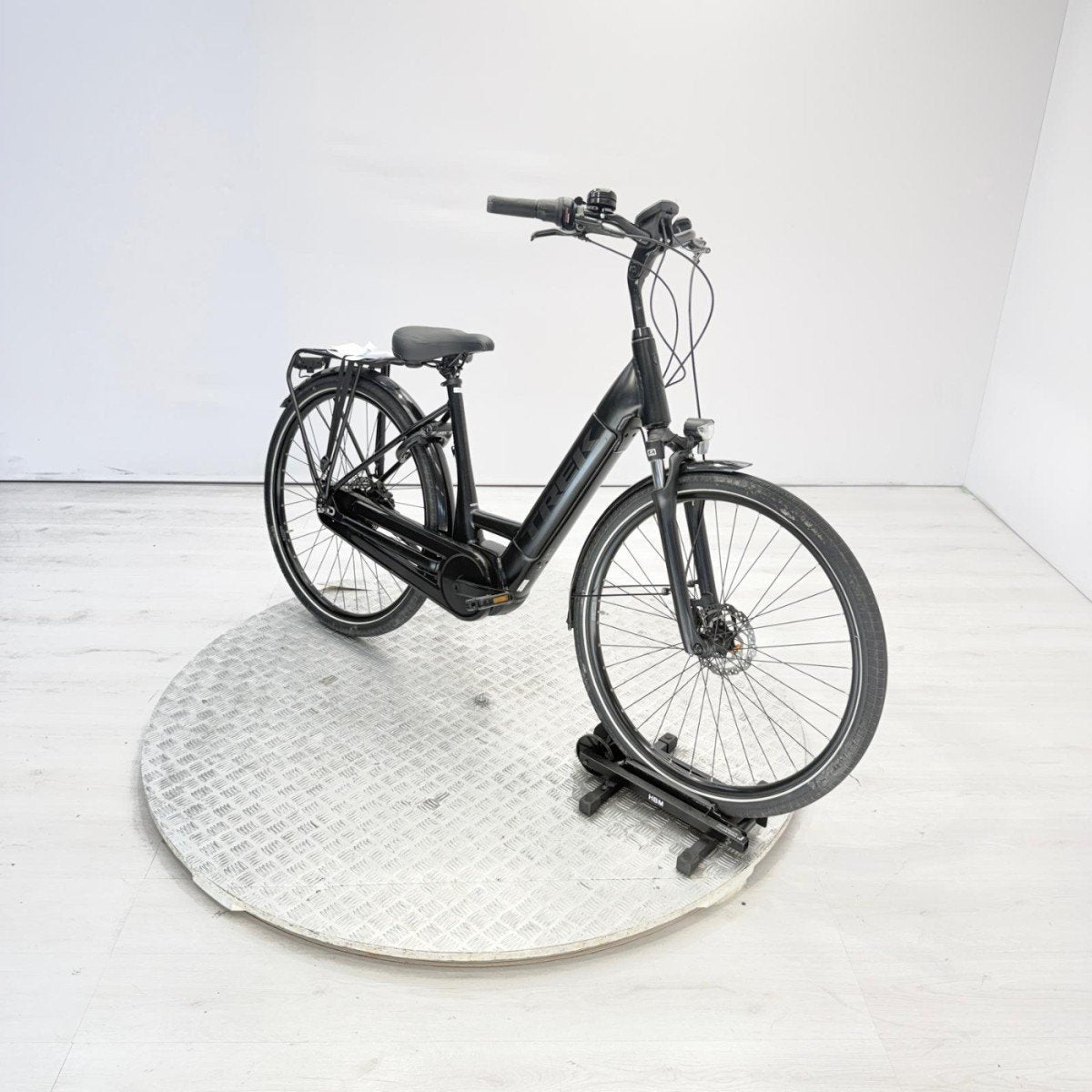 Trek District+6 | 9302KM Dames Zwart M 2021, Gebruikt, -, -, -