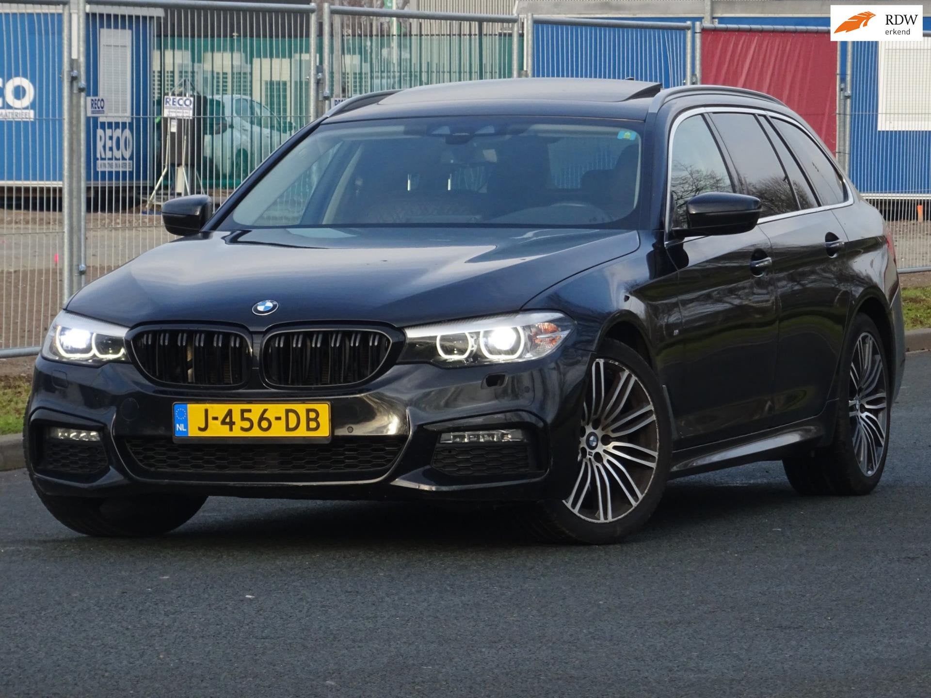 BMW 5-serie Touring 530d M2018 M-SPORT PANORAMADAK/LEER/FULL, Auto's, Achterwielaandrijving, Gebruikt, Euro 6, 2000 kg