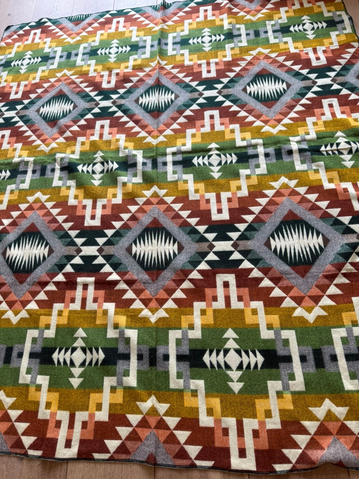 Alpaca wollen deken groen rood wit, Huis en Inrichting, Woonaccessoires | Plaids en Woondekens, Wol, Nieuw, Ophalen of Verzenden