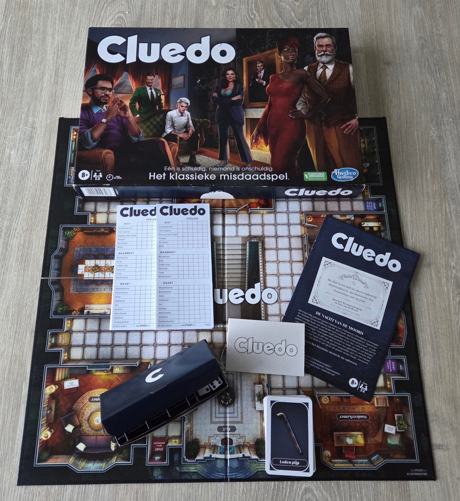 CLUEDO HET KLASSIEKE MISDAADSPEL uit 2023, Ophalen of Verzenden, Zo goed als nieuw