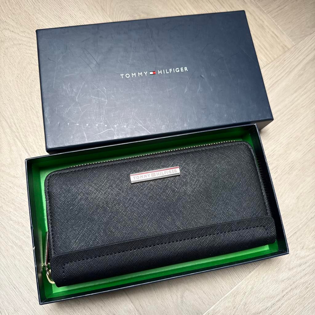 Tommy Hilfiger Portemonnee wallet saffiano leer zwart, Ophalen of Verzenden, Zo goed als nieuw, Zwart, Leer