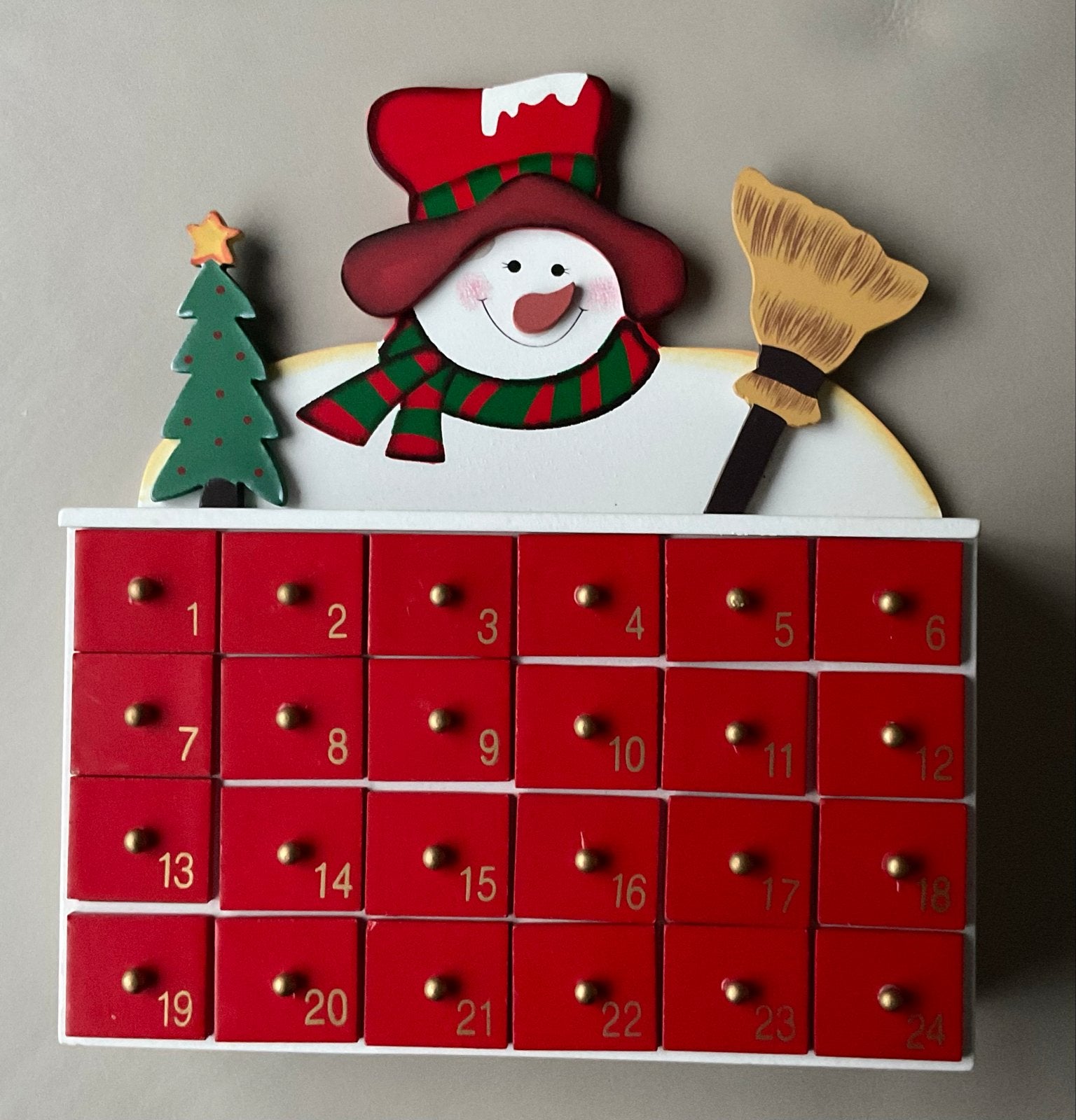Adventskalender sneeuwpop met 24 houten laatjes, Diversen, Ophalen of Verzenden