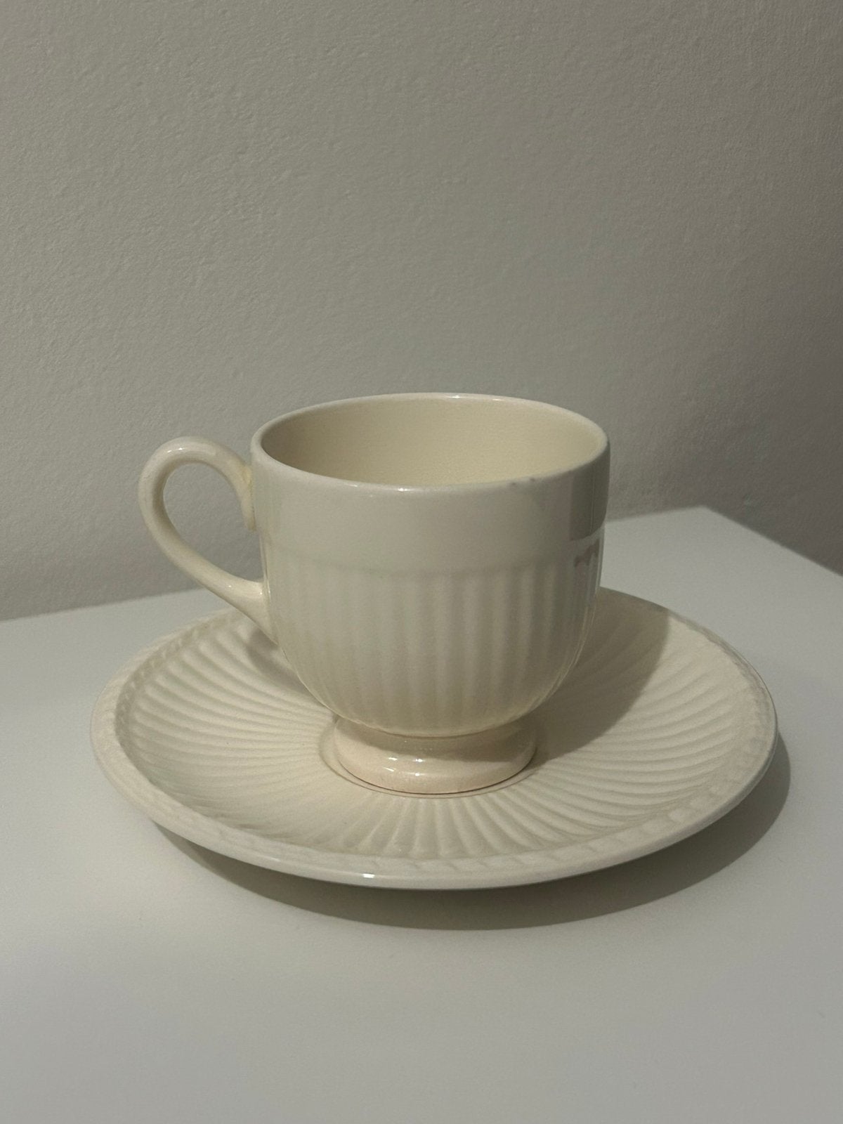 Wedgwood Edme Kop+Schotel -Etruria Barlaston-Made in England, Antiek en Kunst, Ophalen