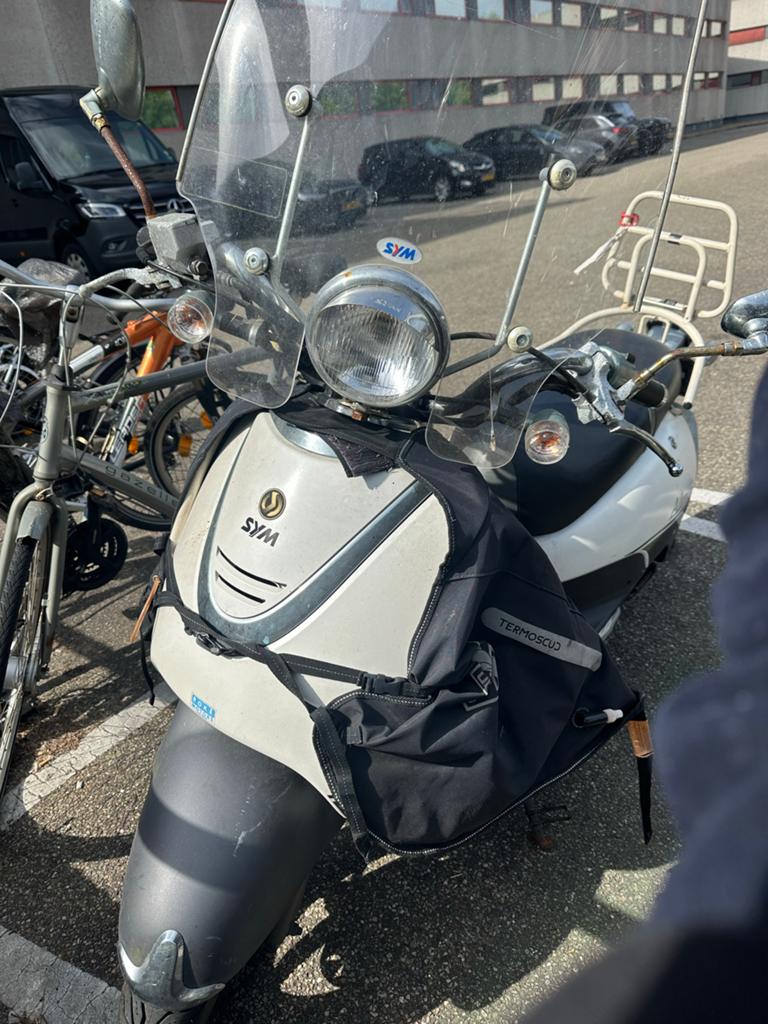 SYM Allo scooter uit 2012 – rijdende opknapper, Fietsen en Brommers, Ophalen, Gebruikt, Benzine, Overige merken