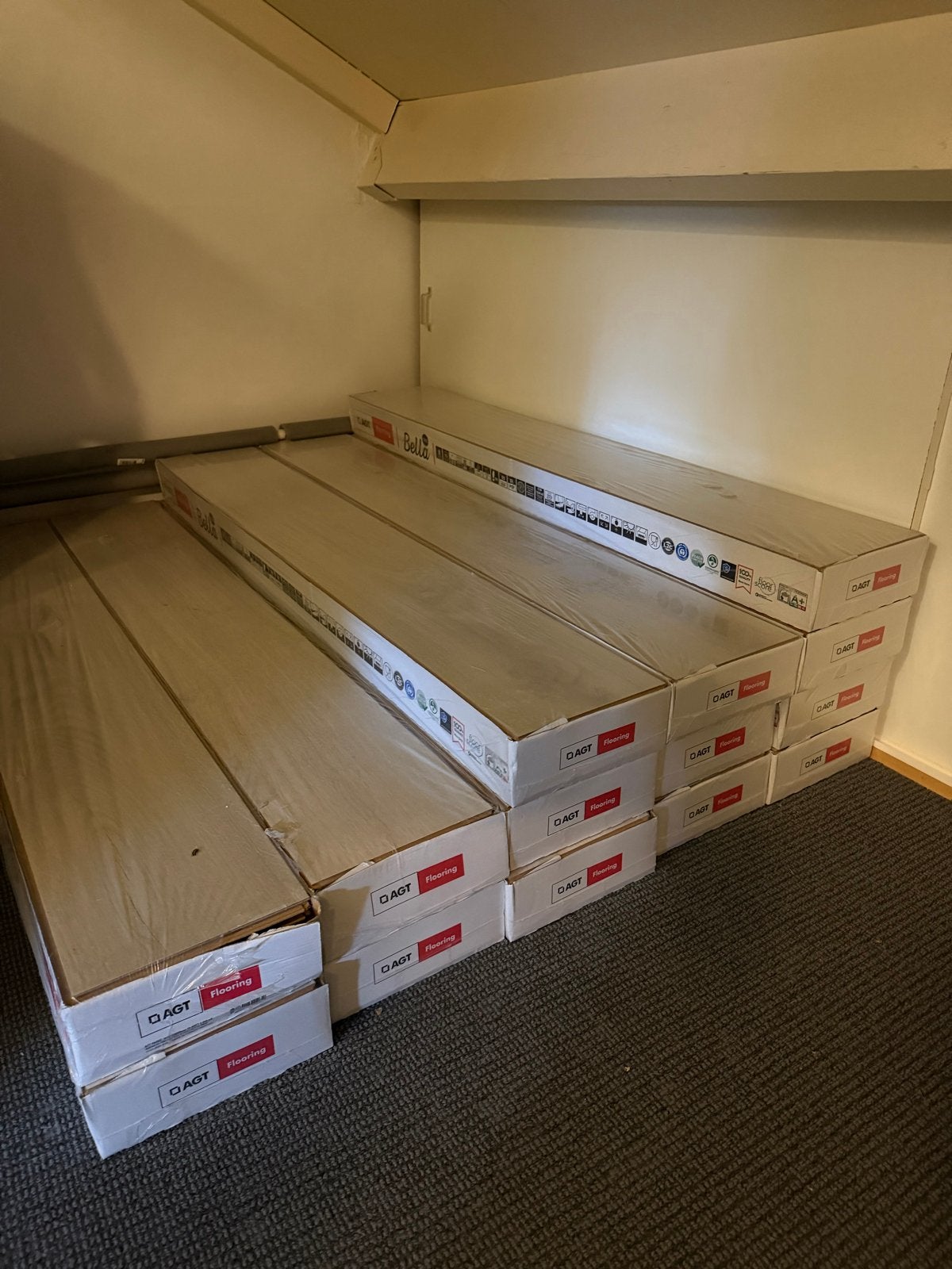 Laminaat - Beige/Licht Grijs - 32 m2, Doe-het-zelf en Verbouw, Overige materialen, Nieuw, Ophalen of Verzenden, 10 m² of meer