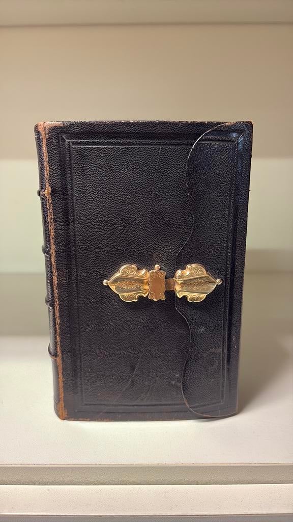 Antieke Bijbel met gouden slot, Antiek en Kunst, Ophalen of Verzenden