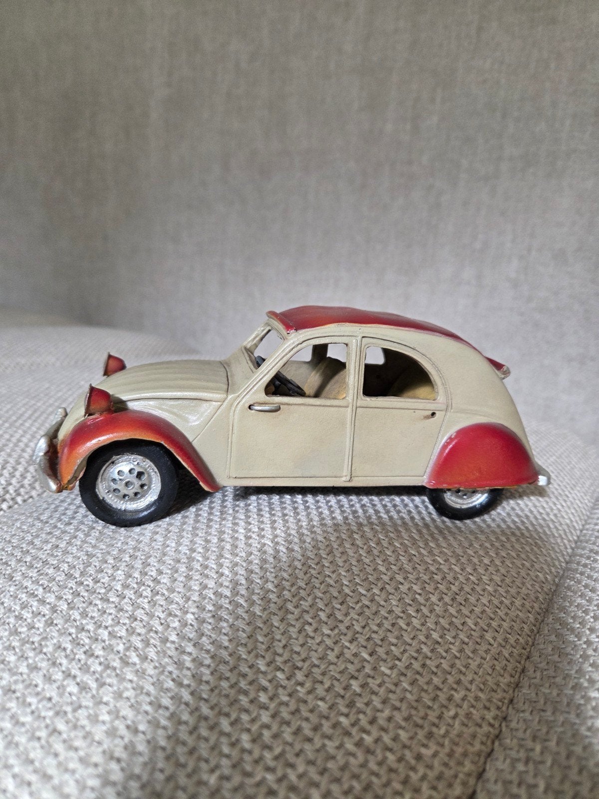 Vintage Citroën 2CV modelauto - Crème met rood, Verzamelen, Ophalen of Verzenden