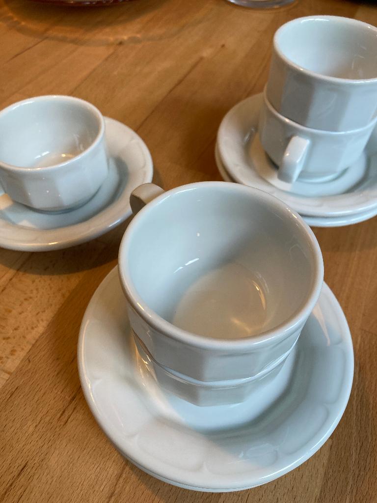 Pillivuyt koffiekopjes, Huis en Inrichting, Keuken | Servies, Ophalen, Zo goed als nieuw, Overige stijlen, Kop(pen) en/of Schotel(s)