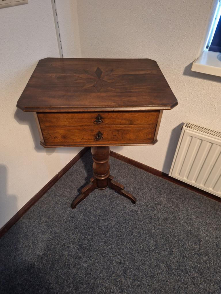 Antiek Mahonie Tafelje  45 euro, Antiek en Kunst, Ophalen