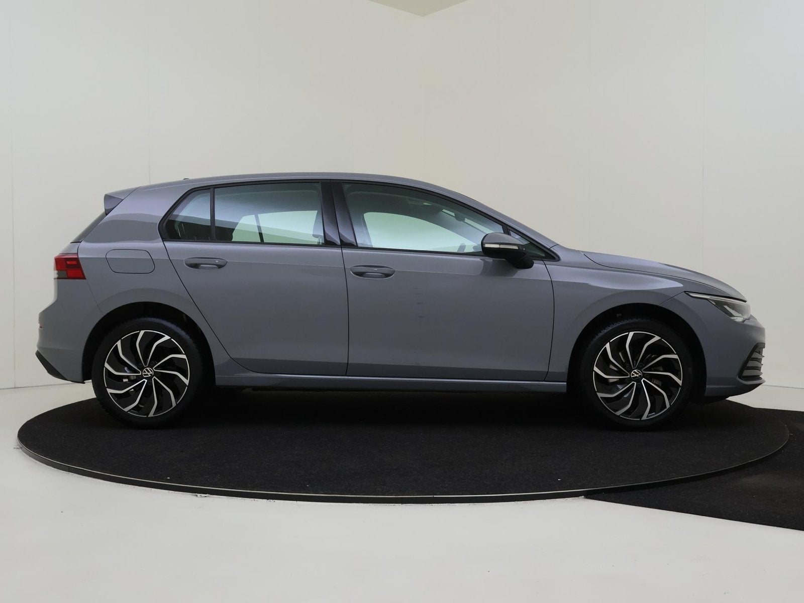 Volkswagen Golf 1.0 TSI 110pk 2020 Moonstone Grey, Auto's, Volkswagen, Voorwielaandrijving, 620 kg, Handgeschakeld, 3 cilinders