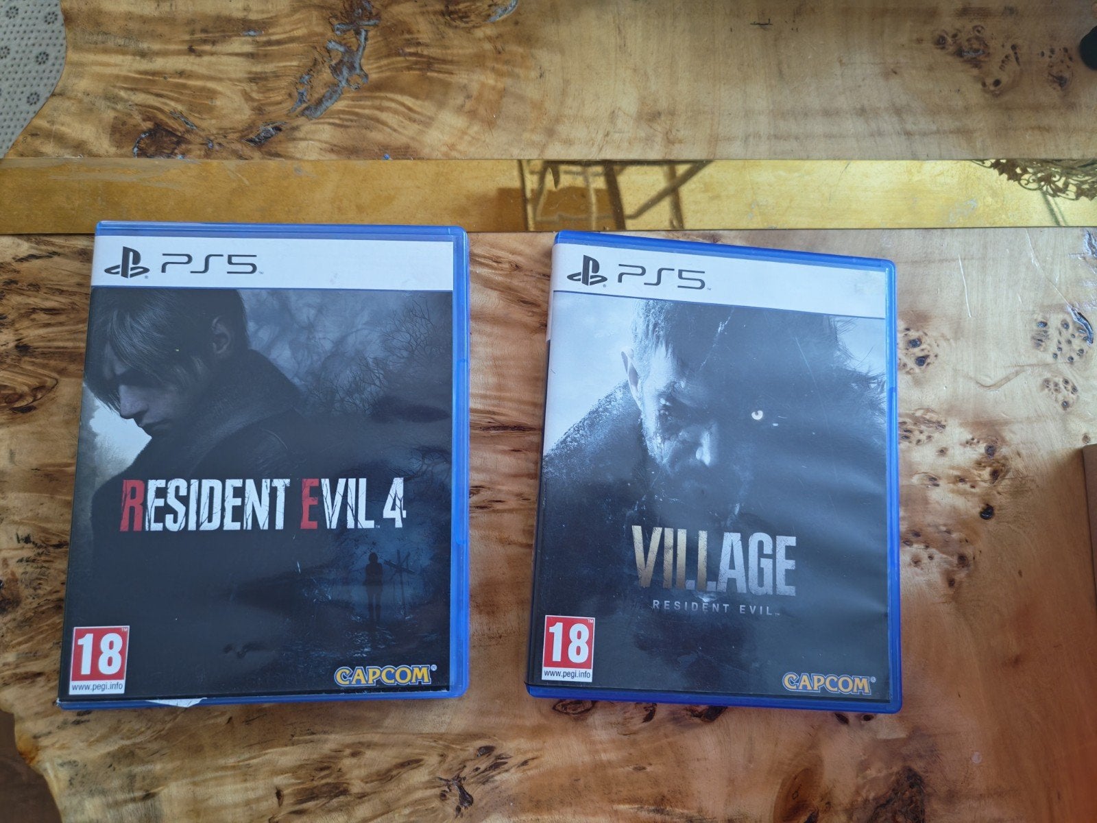 resident evil 4 en Village, Ophalen of Verzenden, Zo goed als nieuw