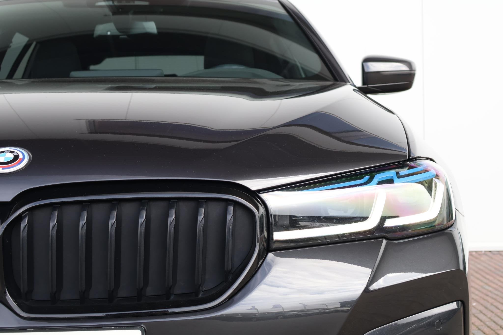 BMW 5-serie Touring 540i xDrive M-Sportpakket / Harman Kardo, Auto's, BMW, Stof, Gebruikt, Vierwielaandrijving, 1825 kg