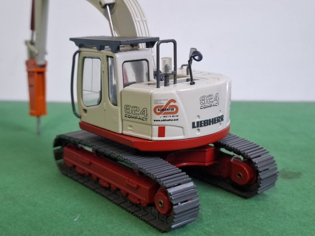 Liebherr R924 compact "Schlenter"  Conrad 1/50 code 3, Ophalen of Verzenden, Zo goed als nieuw, Overige typen, Conrad