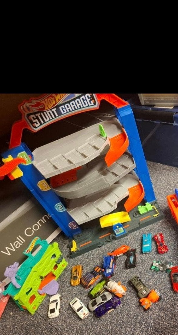 Hotwheels Stunt Garage met auto's - Nette staat, Kinderen en Baby's, Speelgoed | Speelgoedvoertuigen, Ophalen