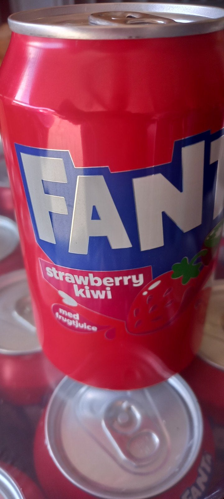 Fanta Strawberry kiwi een tray (24 blikjes)div.andere smaken, Diversen, Ophalen