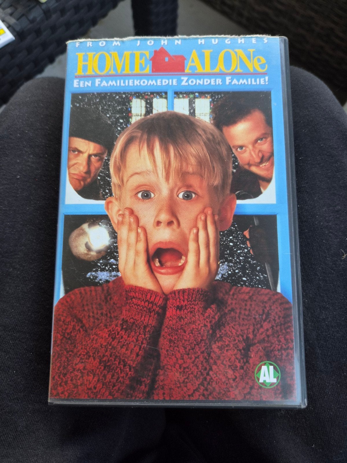 Home Alone VHS - Een Familiekomedie Zonder Familie!, Nederlands ondertiteld, Alle leeftijden, Ophalen of Verzenden, Komedie