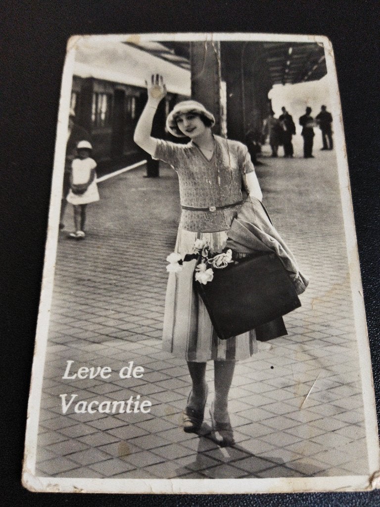 Ansichtkaart Leve de Vacantie, Verzamelen, Ansichtkaarten | Themakaarten, Ophalen of Verzenden, 1920 tot 1940, Gelopen, Overige thema's