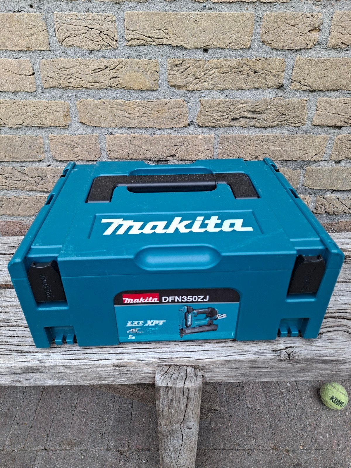 Makita 18V Tacker DFN350ZJ met Mbox en brads (excl. accu), Doe-het-zelf en Verbouw, Gereedschap | Handgereedschap, Ophalen of Verzenden