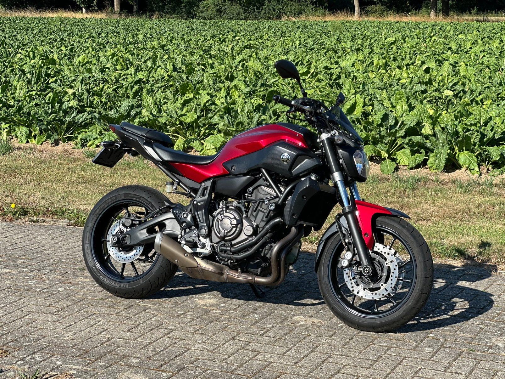 Yamaha MT-07 ABS - glans rood - moto cage - 30.986km, Motoren, 2 cilinders, Occasion, Motorrijbewijs A, Bedrijf