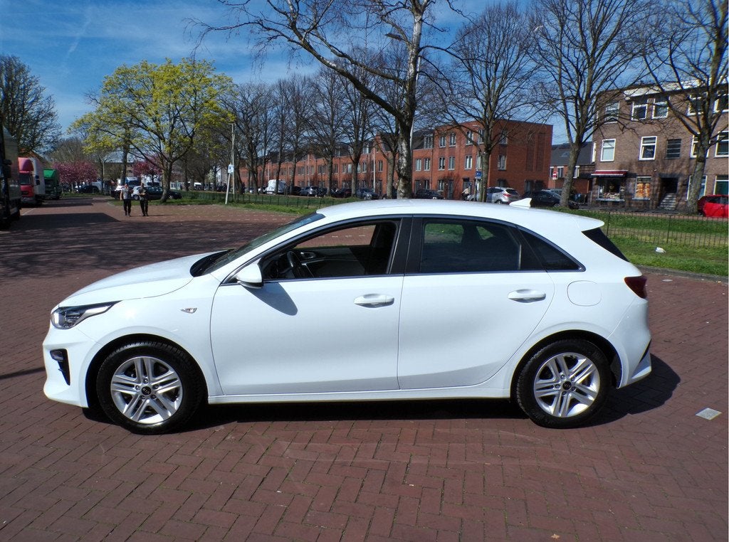 Kia Ceed 1.4 T-GDi DynamicPlusLine 141 PK,,, stuurverwarming, Auto's, Kia, Voorwielaandrijving, Euro 6, 4 cilinders, Wit