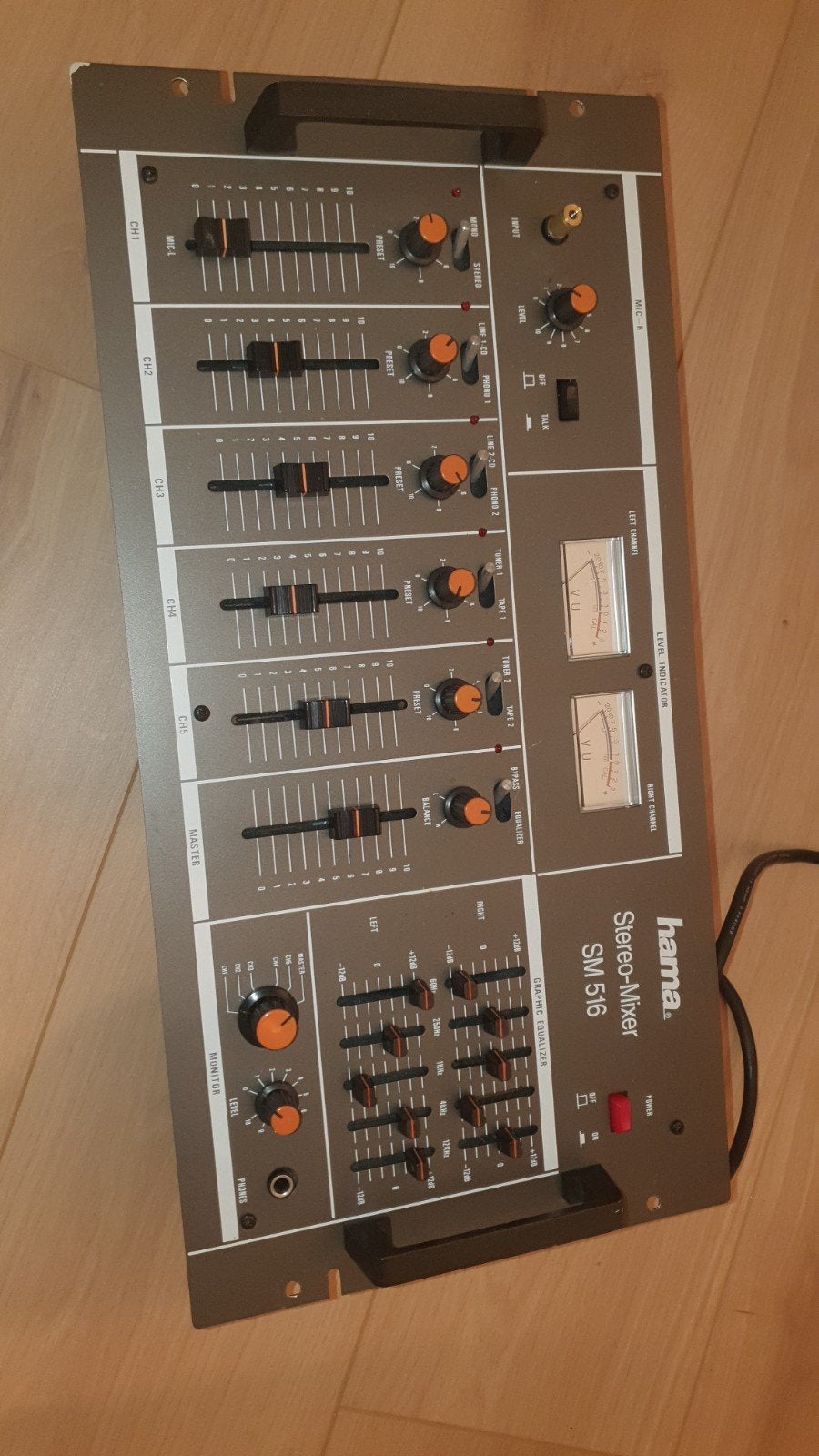 Hama Stereo-Mixer SM 516 met originele doos. Past in 19" rek, Muziek en Instrumenten, Mengpanelen, Ophalen of Verzenden, Zo goed als nieuw