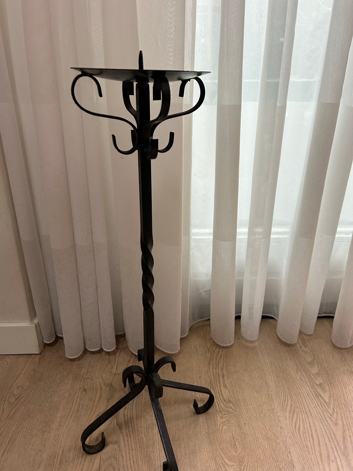 Mooie smeedijzeren staande kandelaar – 66 cm – handgesmeed, Antiek en Kunst, Ophalen of Verzenden, Overige materialen