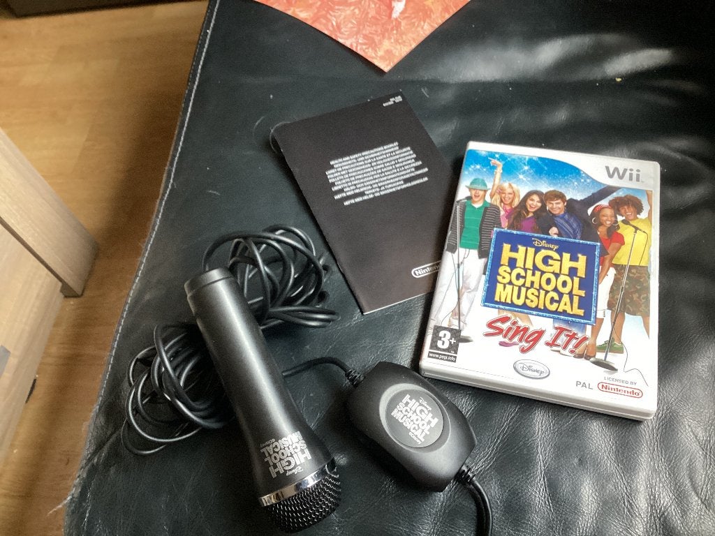 Wii game HIGH SCHOOL  MUSICAL SING IT + MICROFOON, Spelcomputers en Games, Muziek, Ophalen of Verzenden, Zo goed als nieuw, 3 spelers of meer
